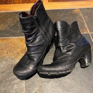 Funky black size 6.leather booties